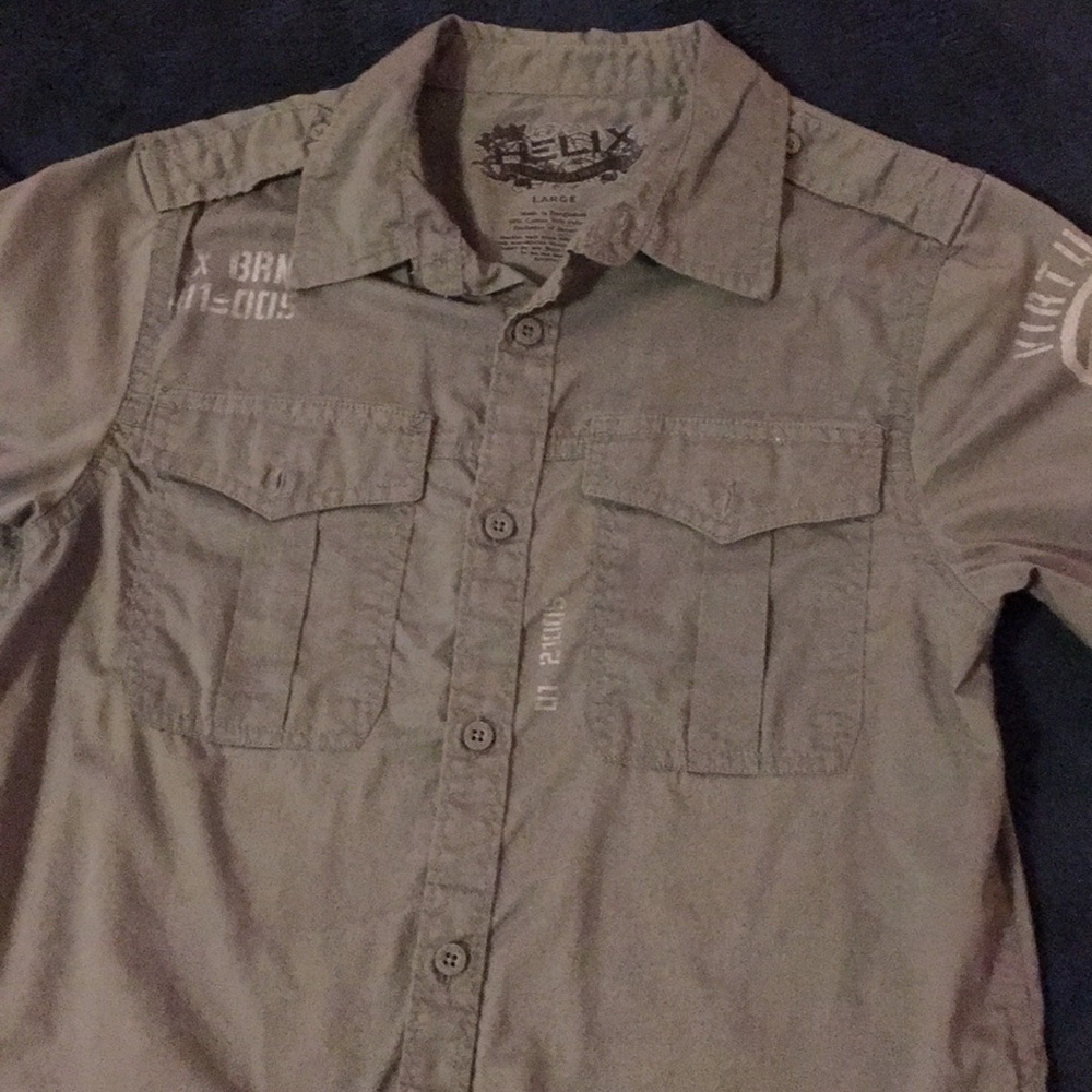 Helix short sleeve button down w/ front pockets